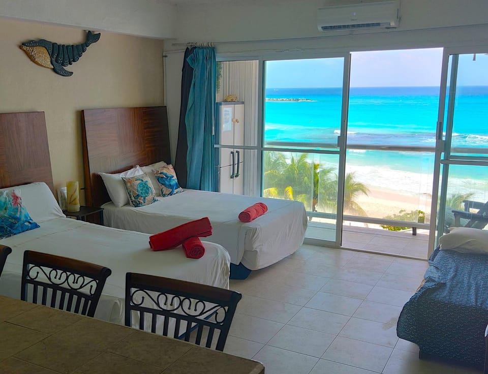 View (from property/room), Balcony/Terrace, Photo of the whole room, Pool view, Sea view, air conditioner