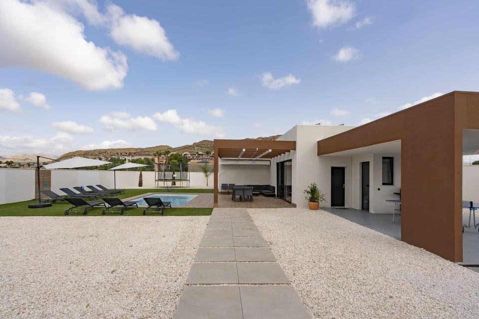 Property building, Day, Natural landscape, Swimming pool, sunbed