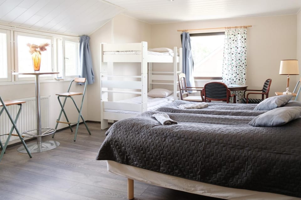 Bed, Photo of the whole room, Bedroom, bunk bed