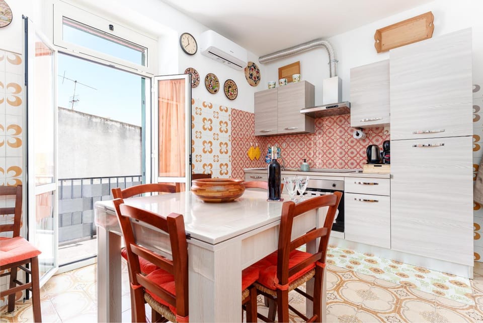 Property building, Kitchen or kitchenette, Living room