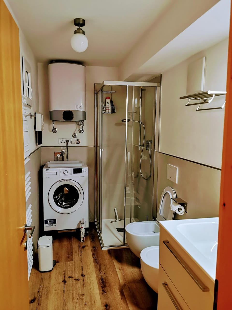 Bathroom, washing machine