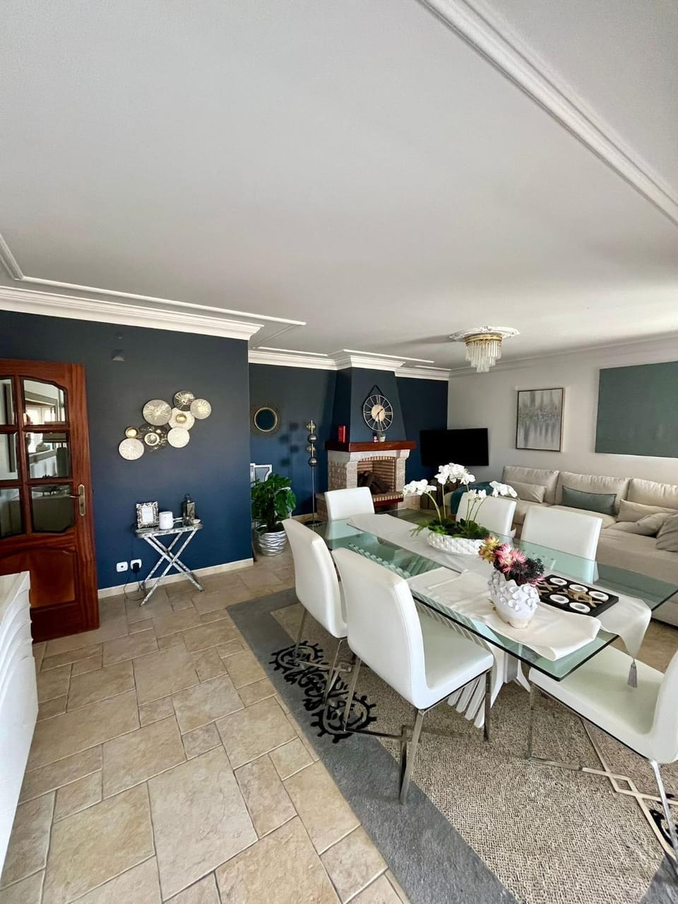 Communal lounge/ TV room