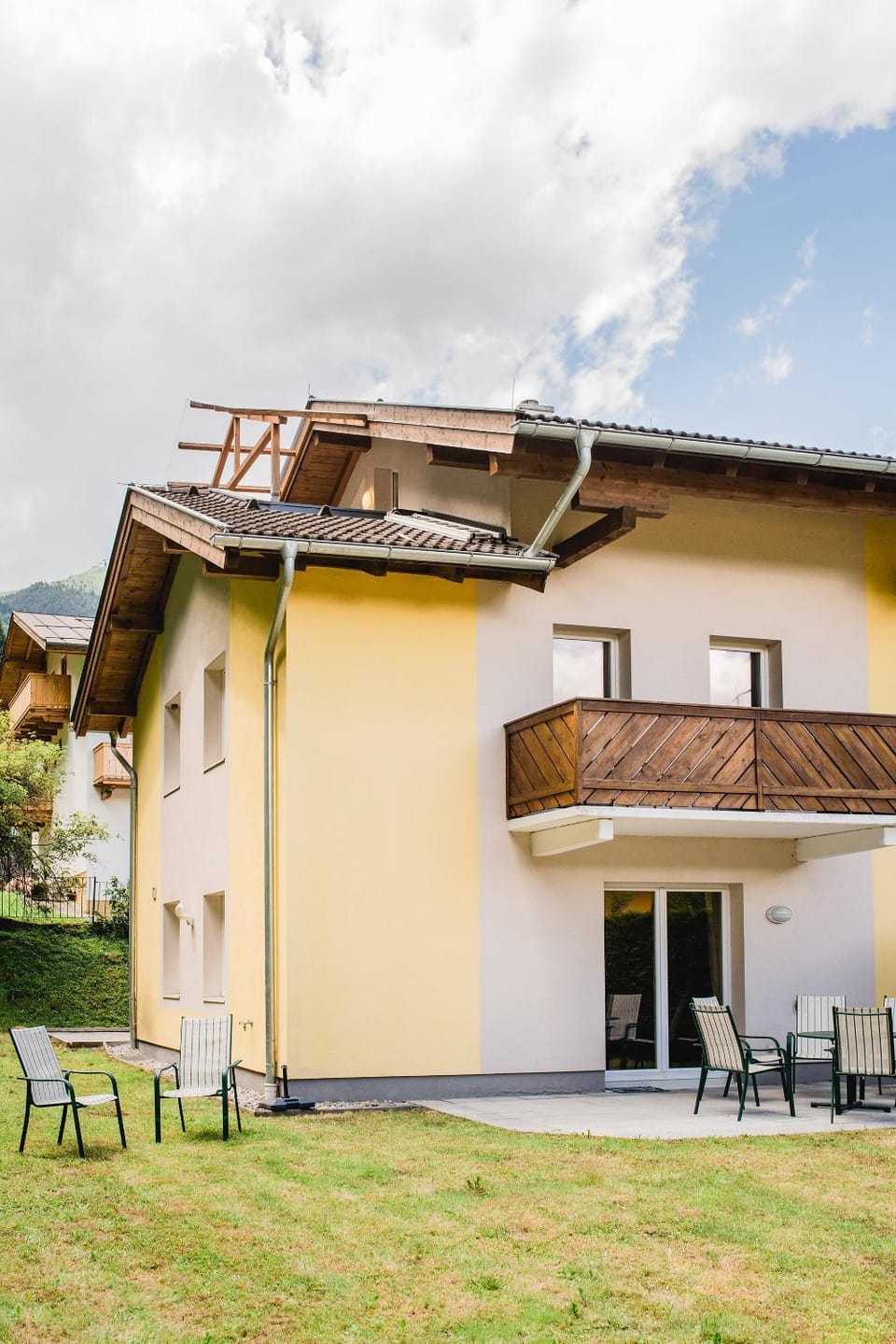 Property building, Patio, Spring, Dining area, Garden view