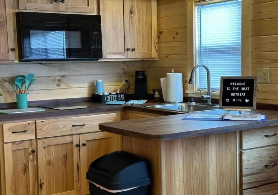 Get-away Cabin in Surf City w Loft and Parking Cabin in Surf City
