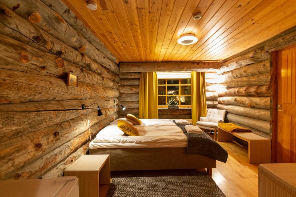 Kuukkeli Log Houses Teerenpesä Bed and Breakfast in Lapland