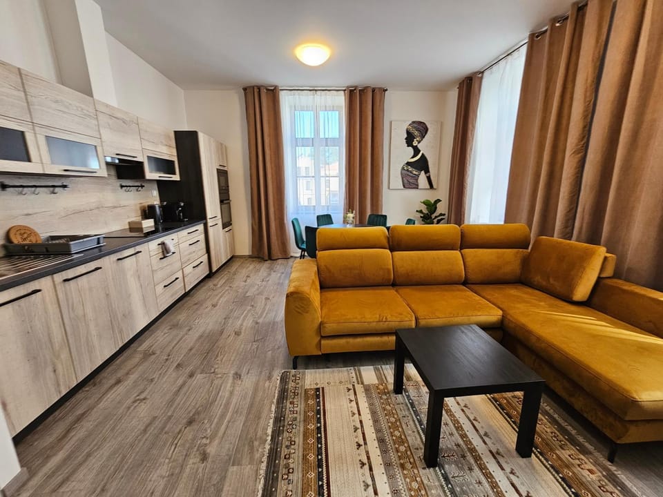 Kitchen or kitchenette, Living room, Seating area, Dining area, minibar, pet friendly, stove