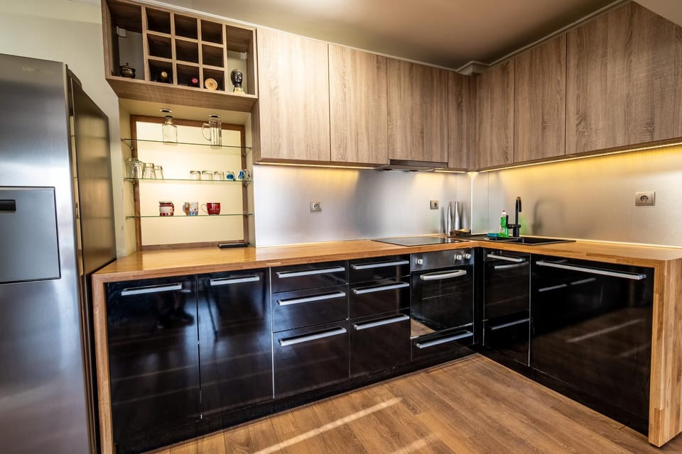 Kitchen or kitchenette, dishwasher, oven, pet friendly, stove