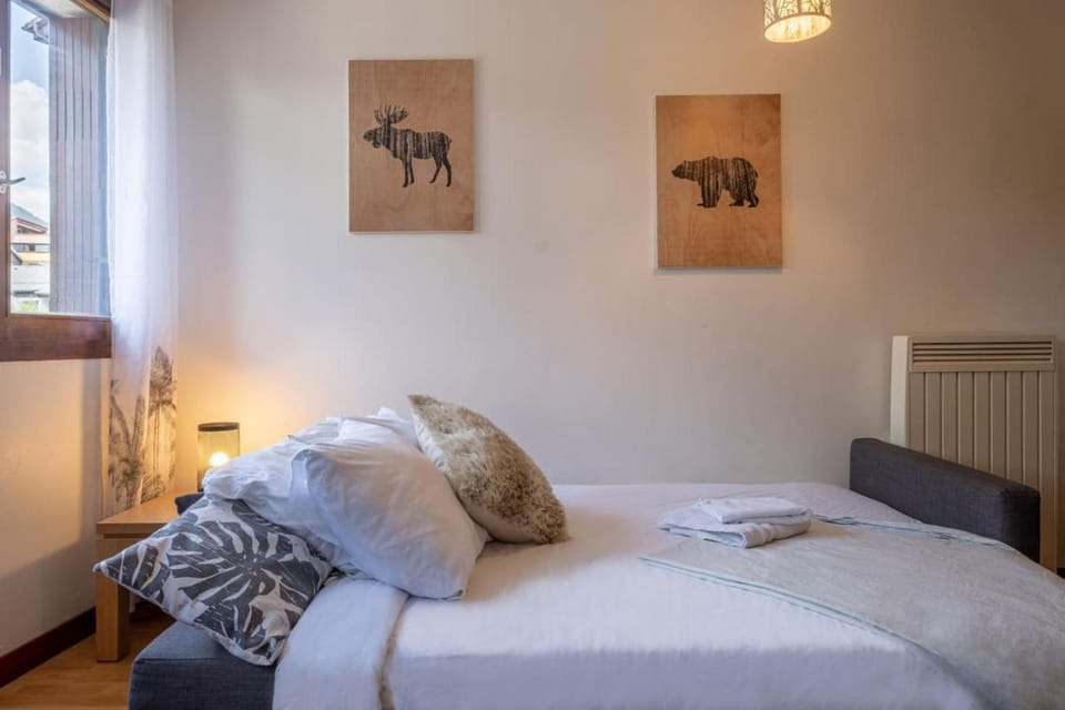 Gentianes - City center studio next to Aiguille du Midi lift - By Cozee Rentals Apartment in Chamonix