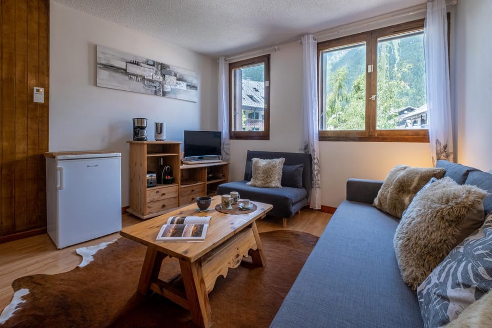 TV and multimedia, Kitchen or kitchenette, Living room, Seating area