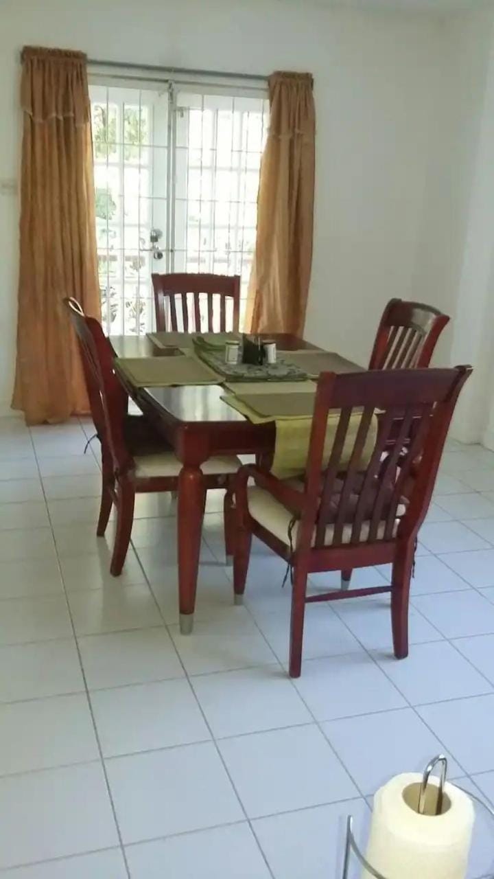 Lynn's Place Vacation rental in Caribbean