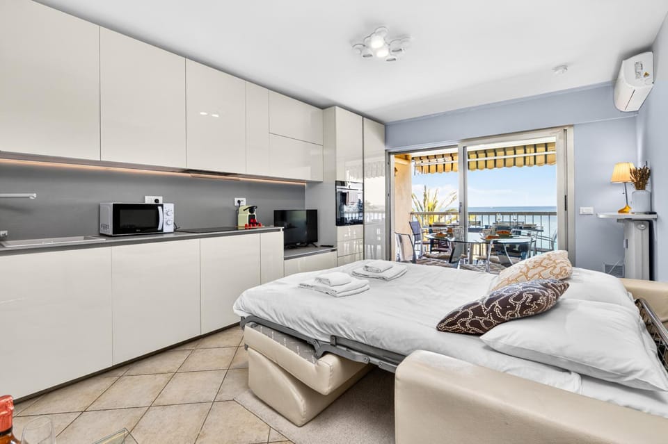 "Splendide vue" Front de Mer, Terrasse, Gare train Apartment in Roquebrune-Cap-Martin