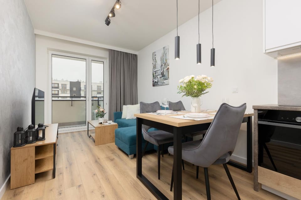 TV and multimedia, Kitchen or kitchenette, Living room, Seating area, Dining area