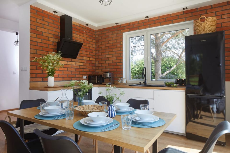 Dining area, microwave, stove, stove, kitchen, kitchen