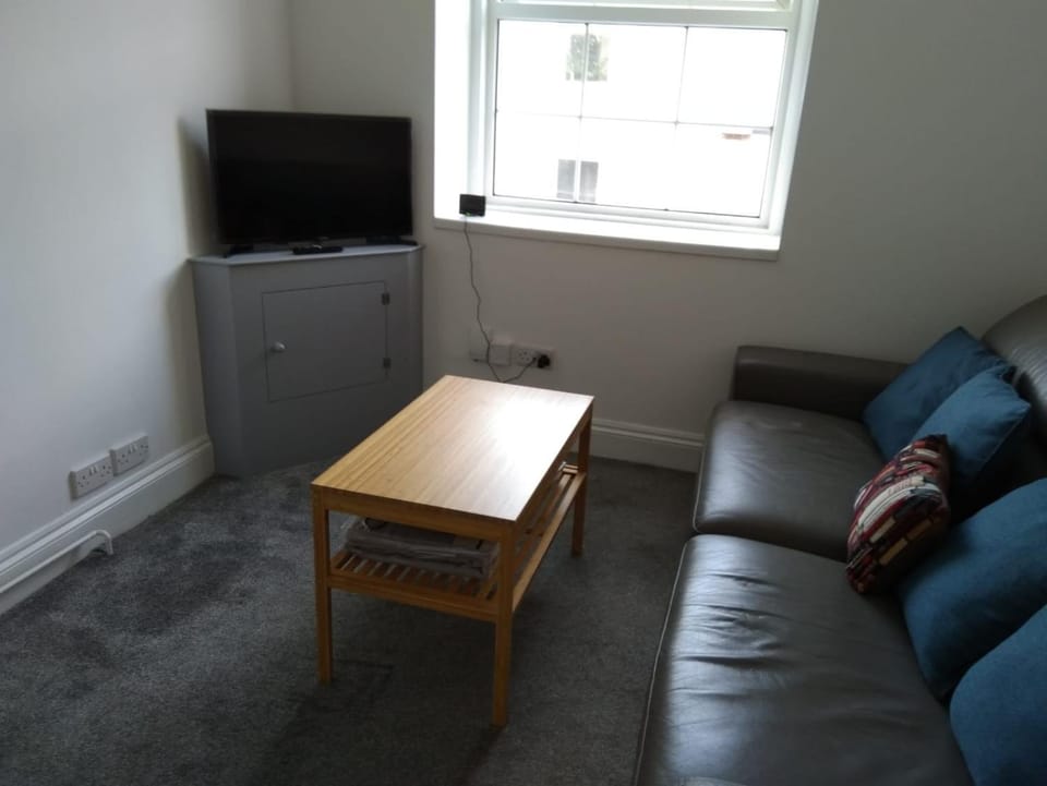 TV and multimedia, Living room, Evening entertainment