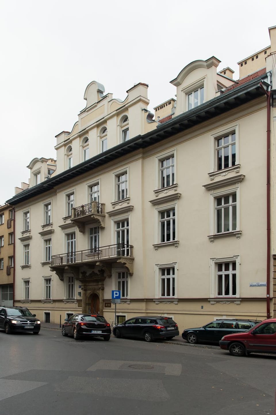 Facade/entrance
