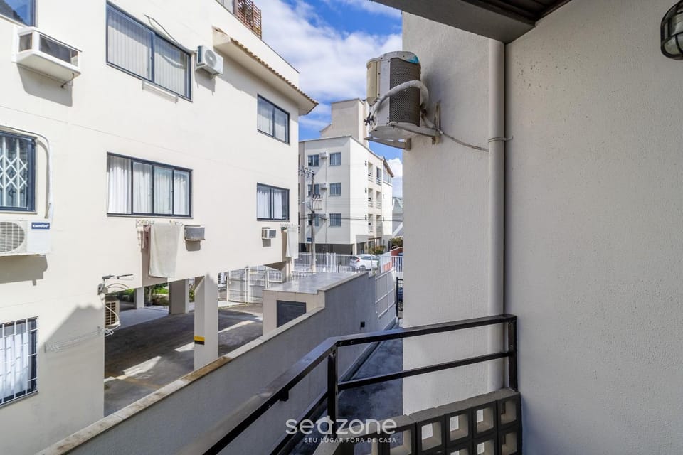 Balcony/Terrace, Street view