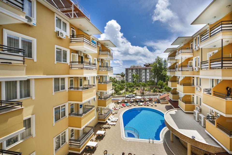 Property building, Balcony/Terrace, Pool view, Swimming pool, sunbed