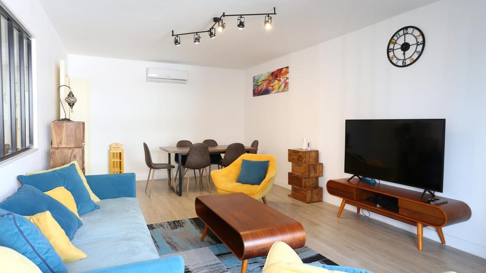 TV and multimedia, Living room, air conditioner