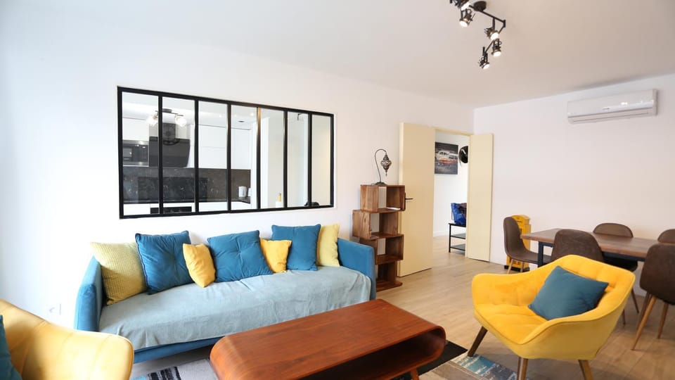Living room, air conditioner