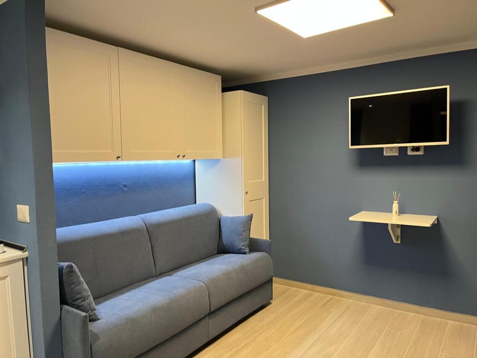 Communal lounge/ TV room, TV and multimedia, Living room, Seating area