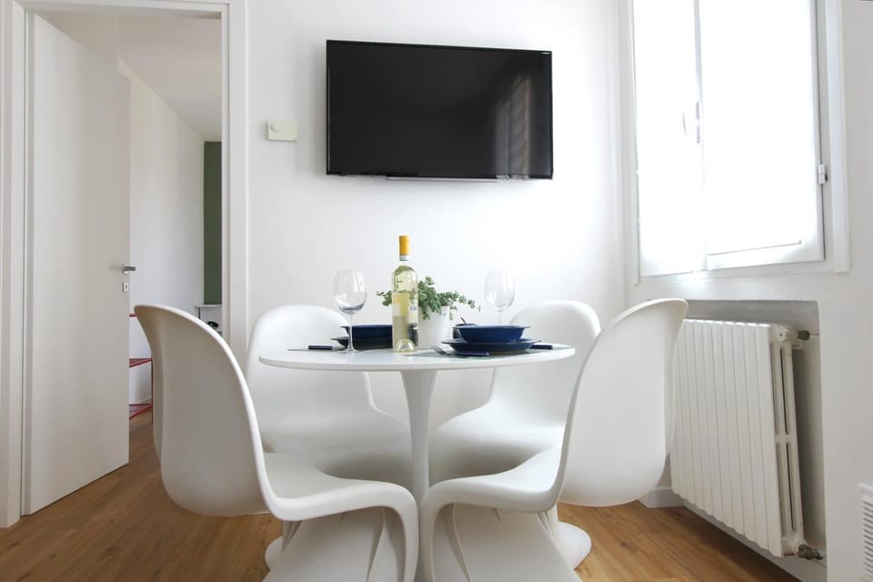TV and multimedia, Dining area