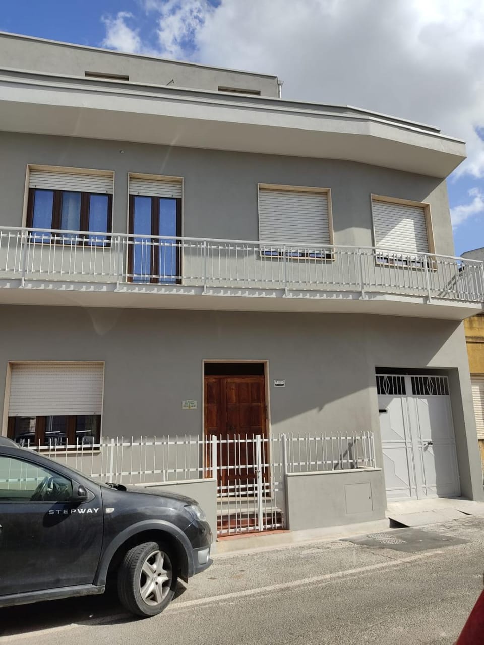 Property building, Neighbourhood, Balcony/Terrace, Parking