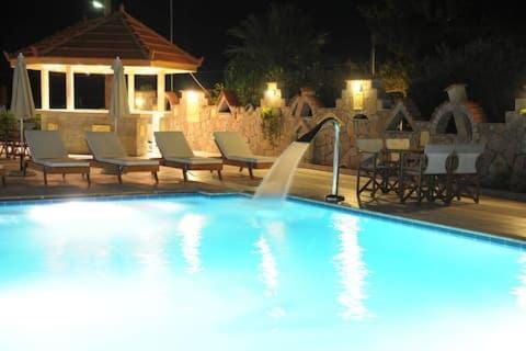 Night, Swimming pool, sunbed