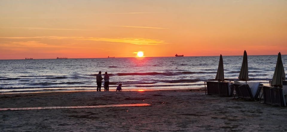 Nearby landmark, Natural landscape, Beach, Evening entertainment, Sunset