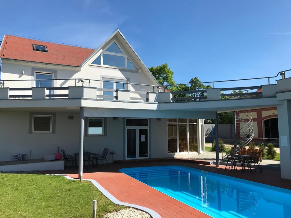 Property building, Swimming pool