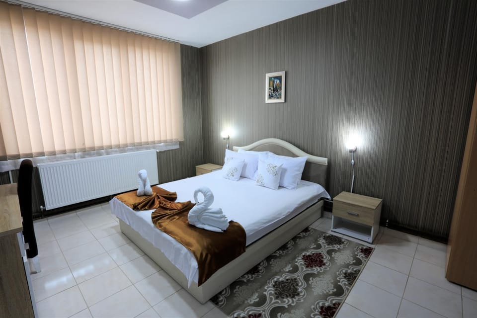 Bed, Living room, Photo of the whole room, Bedroom, towels