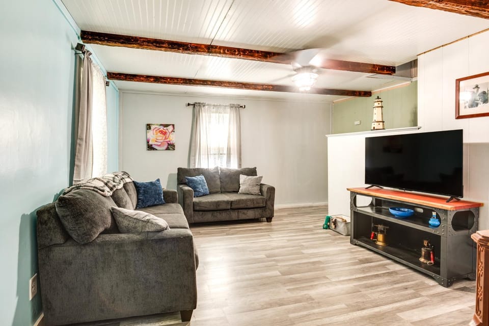Pet-Friendly Michigan Getaway w/ Porch & Kayaks! House in Wisconsin