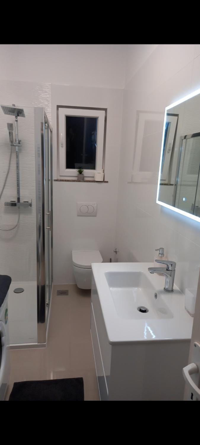 Shower, Bathroom, towels