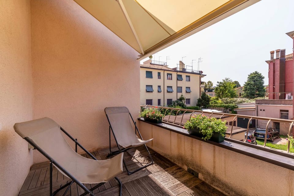 Clock's 2 bedrooms & 2 bathrooms & big terrace Apartment in Lido di Venezia