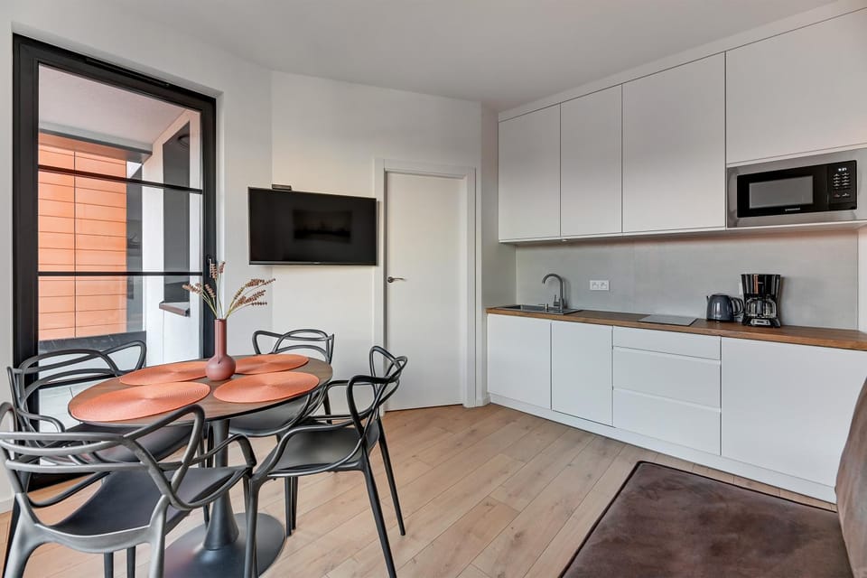 Kitchen or kitchenette, Seating area