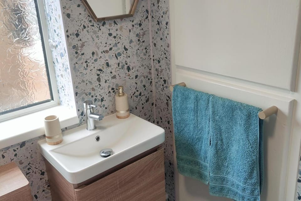 Split Level Bungalow - Sleeps4 - Close to walks House in England