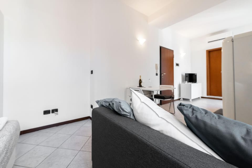 TV and multimedia, Living room, Seating area, Dining area, Bedroom