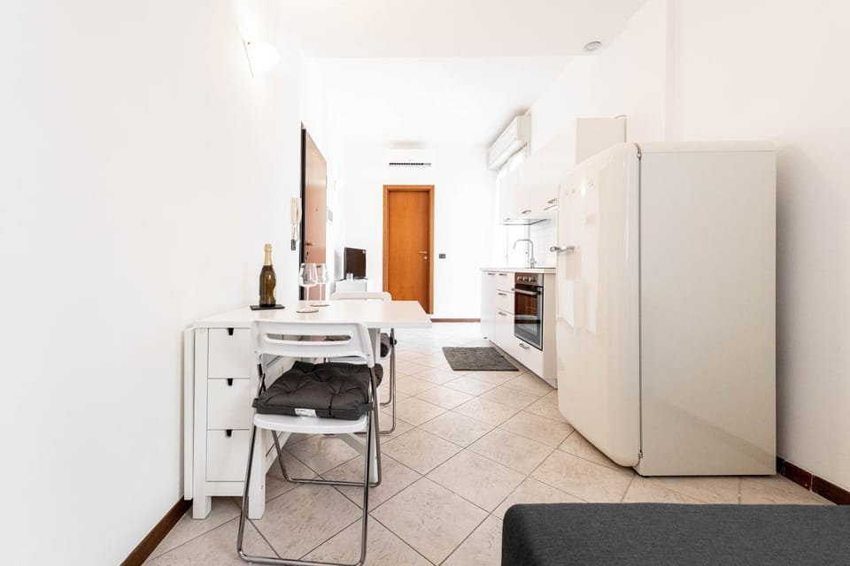 Kitchen or kitchenette, Living room, Dining area, hair dresser
