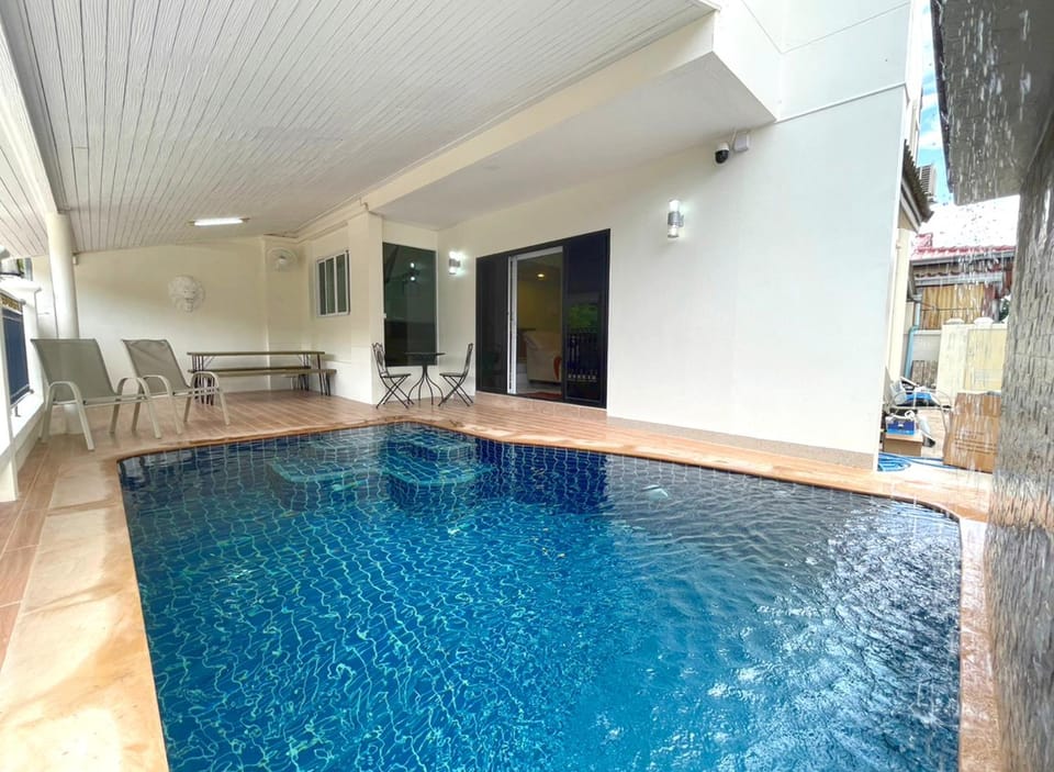 Property building, Patio, Patio, Solarium, Balcony/Terrace, Balcony/Terrace, Pool view, Swimming pool, Swimming pool