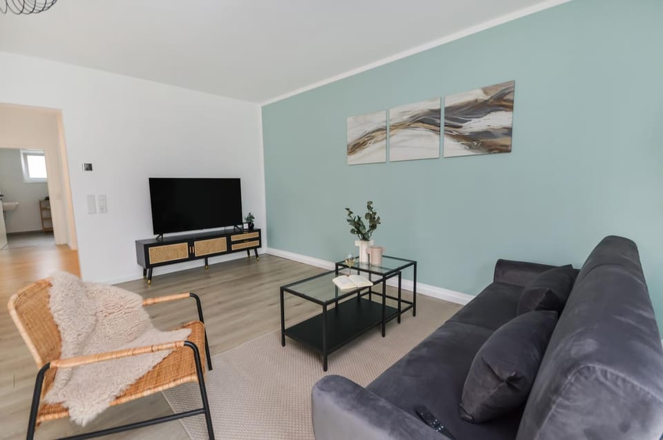 Communal lounge/ TV room, TV and multimedia, Living room, Seating area, Evening entertainment