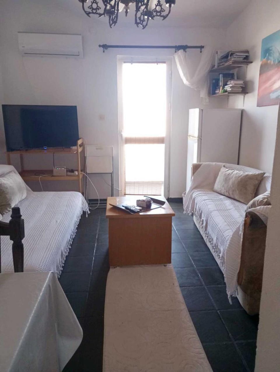 Bed, TV and multimedia, Living room, Photo of the whole room