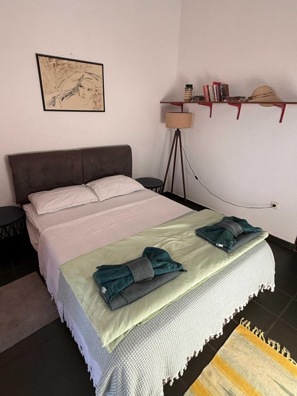 Bed, Photo of the whole room, Bedroom, towels