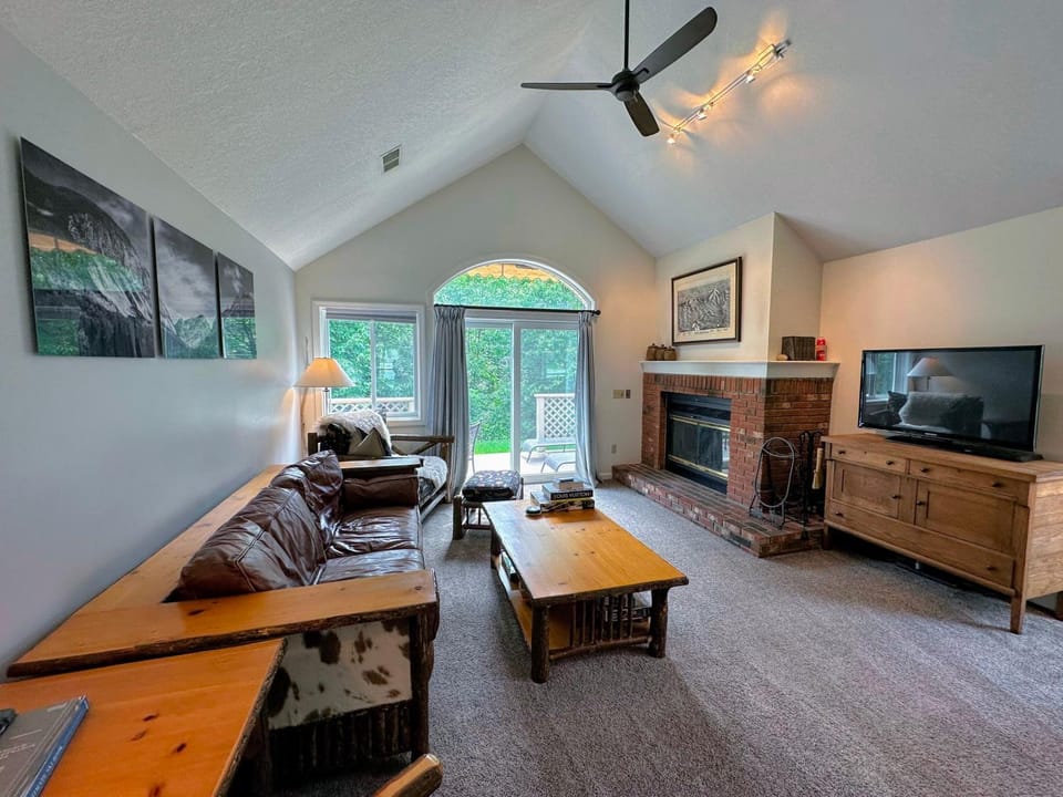 FV44 tastefully updated single level with AC, WiFi House in Bretton Woods