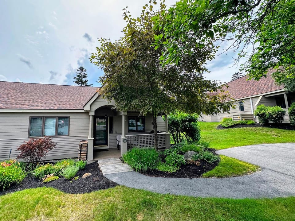 FV44 tastefully updated single level with AC, WiFi House in Bretton Woods