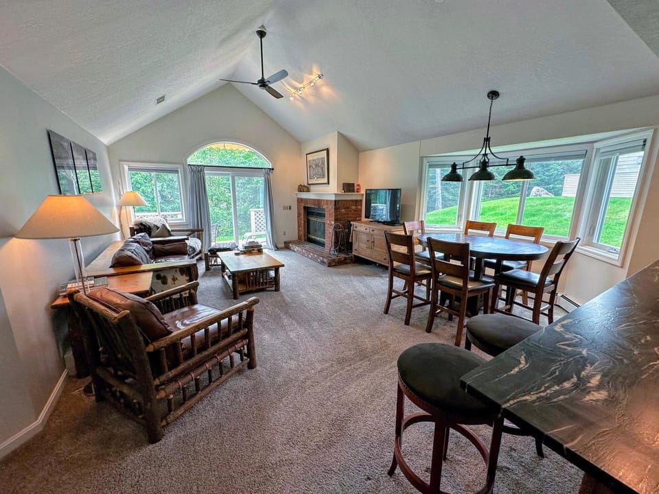 FV44 tastefully updated single level with AC, WiFi House in Bretton Woods