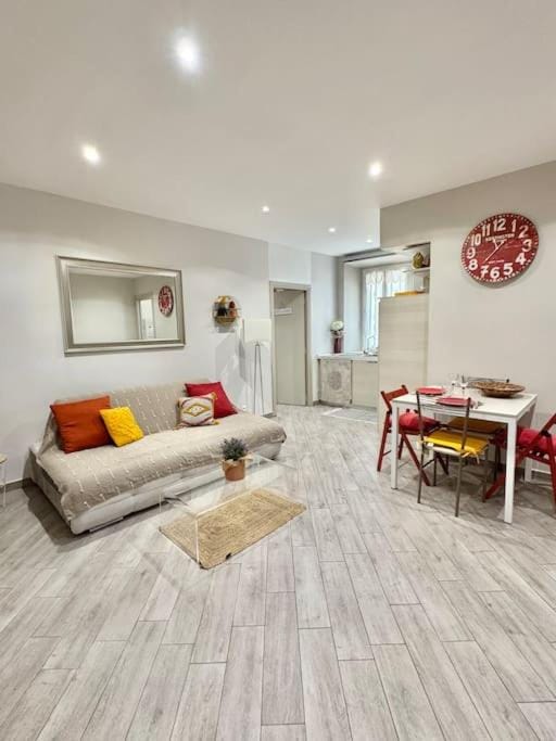 Le Palmero Centre ville, plage, clim Apartment in Menton