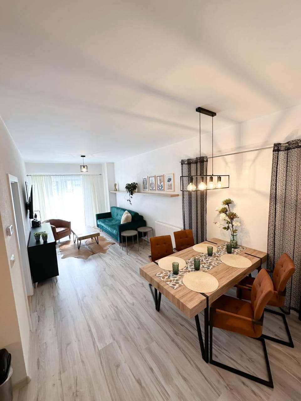 Living room, Photo of the whole room, Dining area