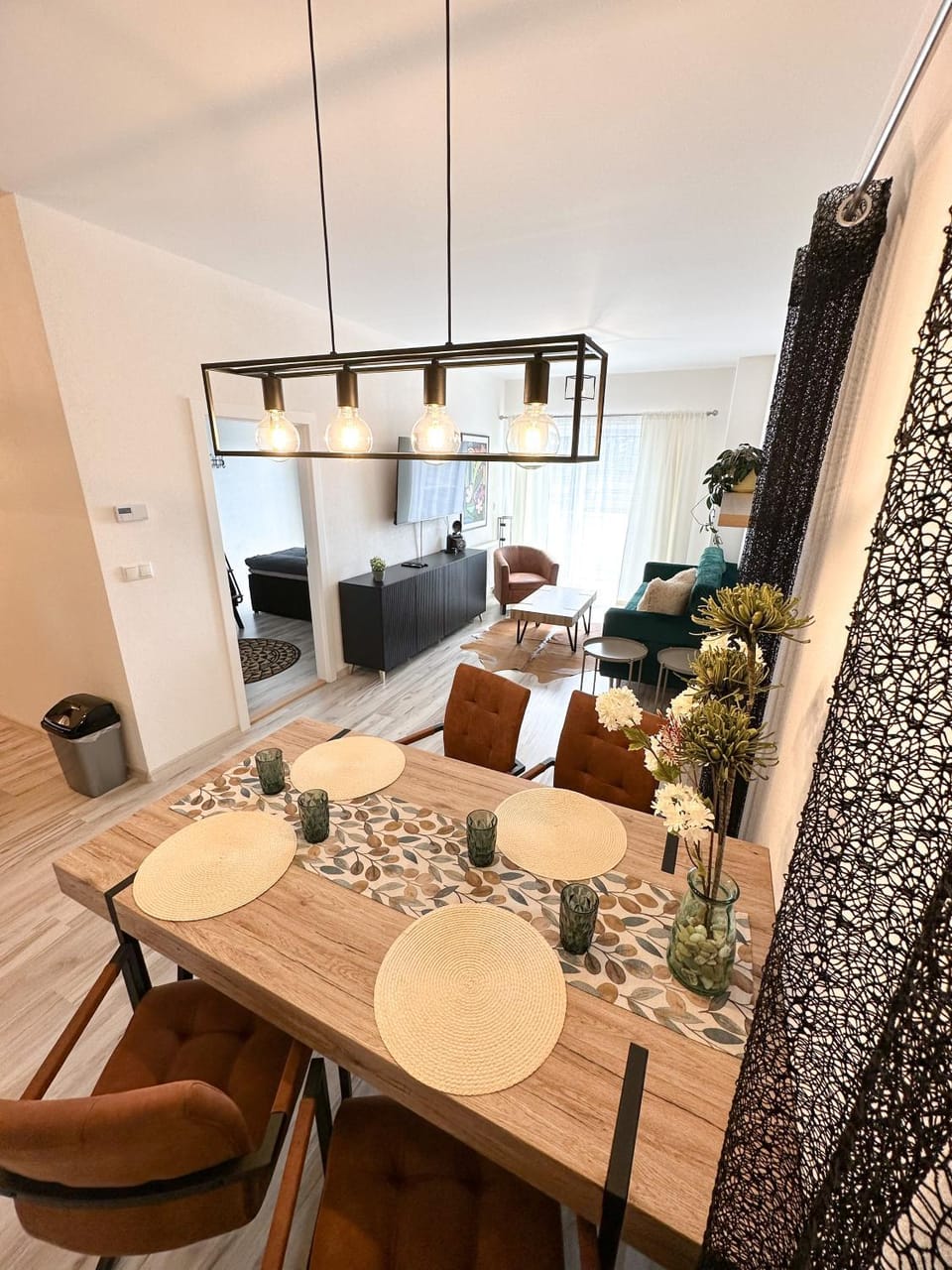 Photo of the whole room, Dining area