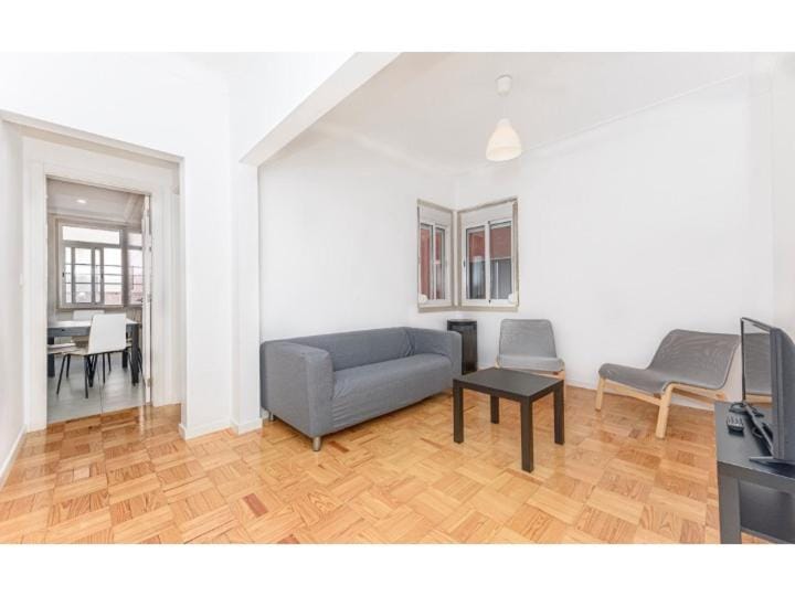 HOUZE Large 4 bedroom apartment near Lisbon Zoo Apartment in Lisbon
