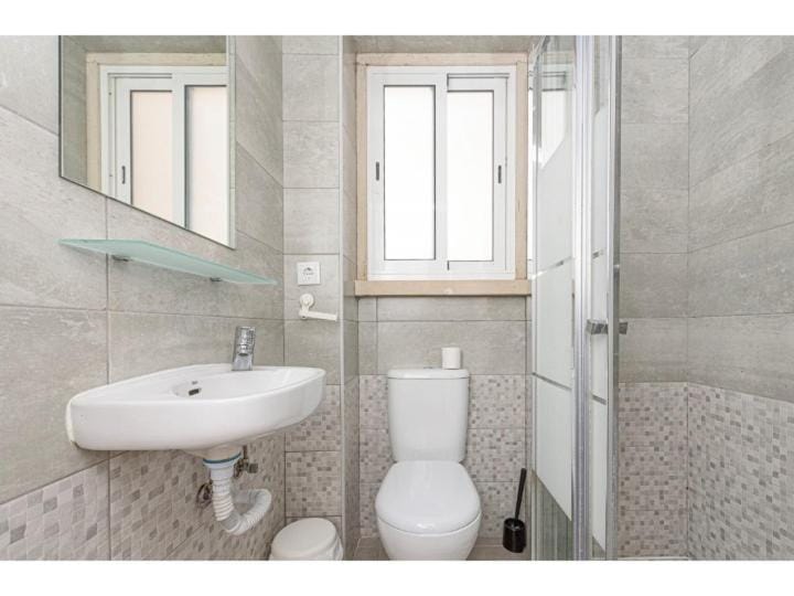 HOUZE Large 4 bedroom apartment near Lisbon Zoo Apartment in Lisbon