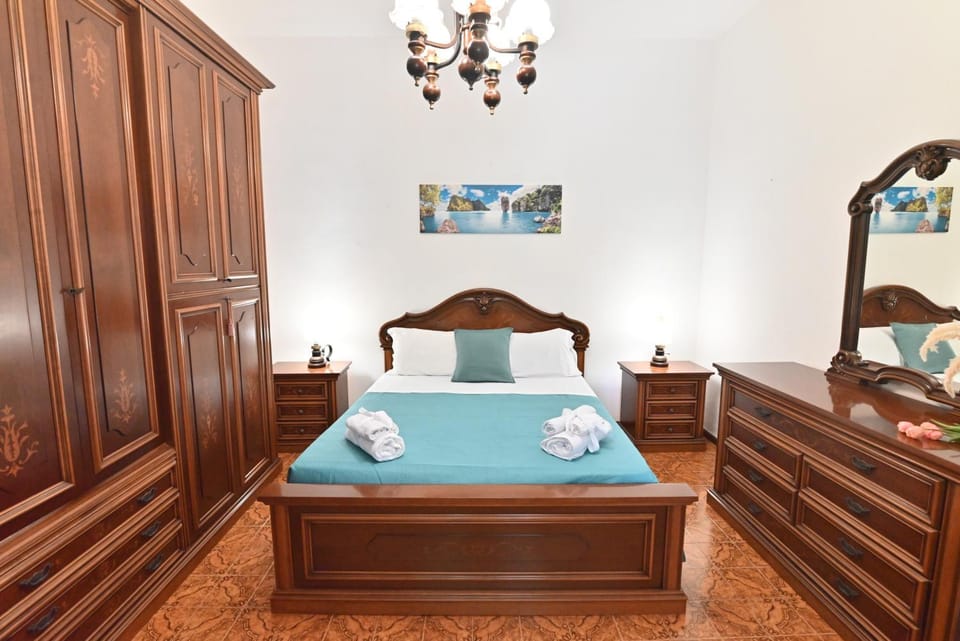 Bed, Photo of the whole room, Bedroom, wardrobe